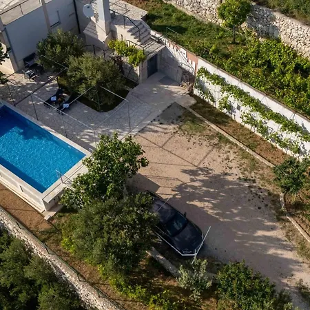 Beverly House * Klis