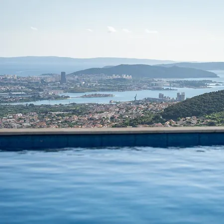 Beverly House Vila Klis