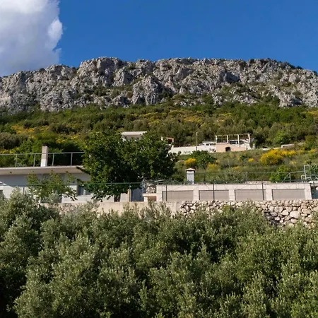 Beverly House * Klis