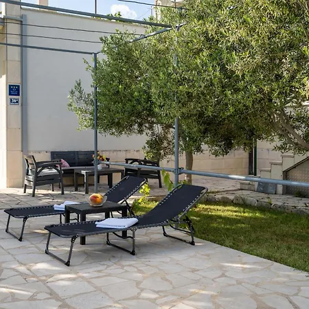 Beverly House Vila Klis